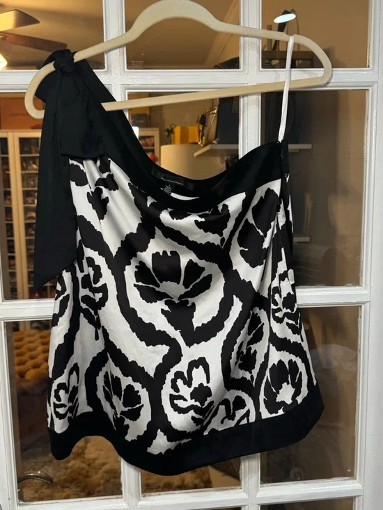 White House Black Market Black and White One-Shoulder Floral Top Satin - Picture 3 of 5